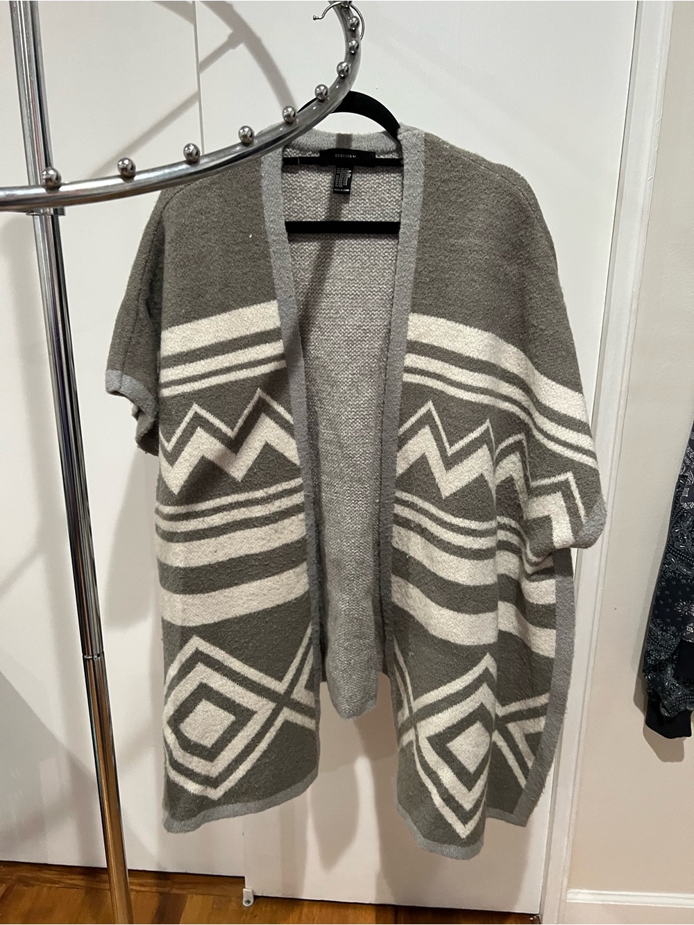 Cozy Grey & Cream Geometric Open-Front Sweater Cardigan